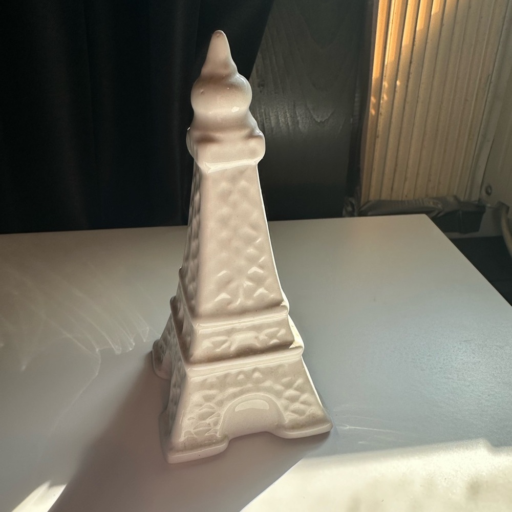 White Eiffel Tower Ceramic Decor